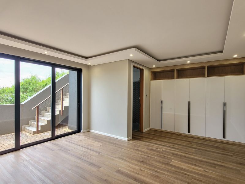 Modern home in Zimbali lakes estate with panoramic golf course view. - Photo 9