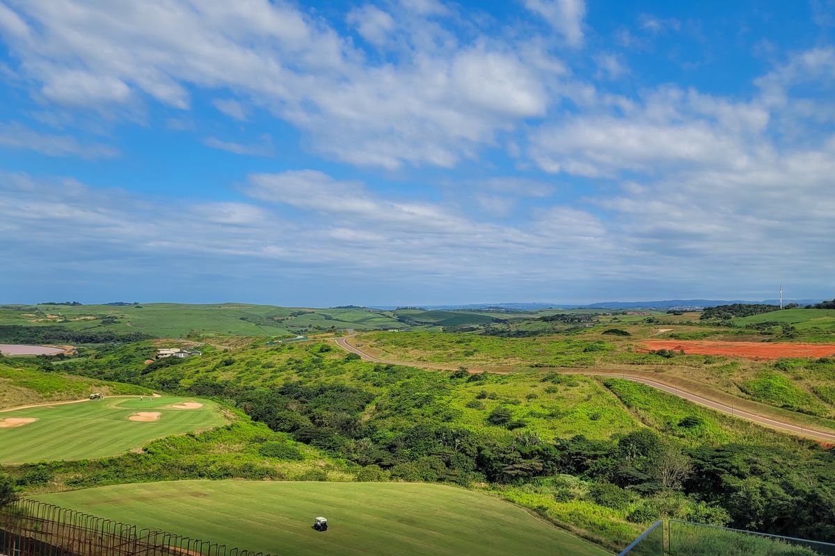 Modern home in Zimbali lakes estate with panoramic golf course view. - Photo 3