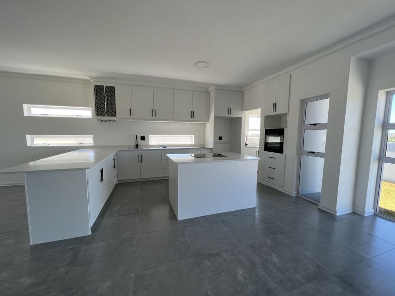 Safe and secure single level home in Aston Bay - Photo 2