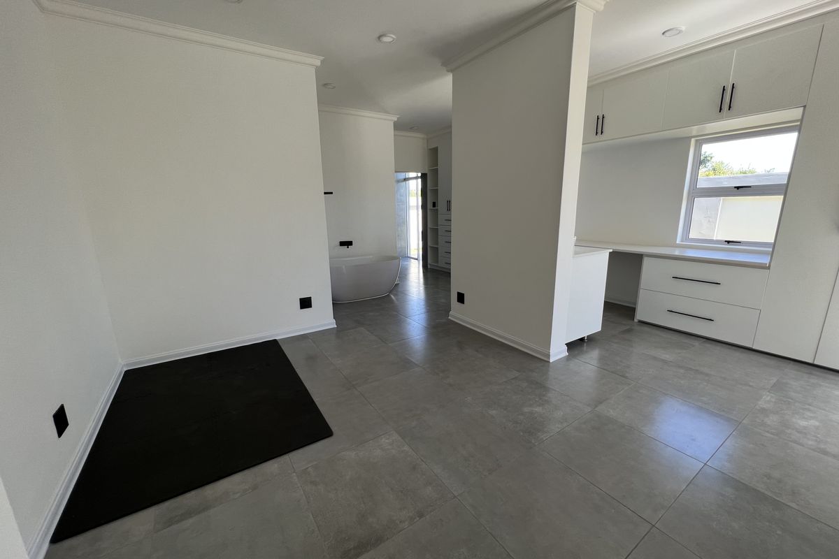 Safe and secure single level home in Aston Bay - Photo 3