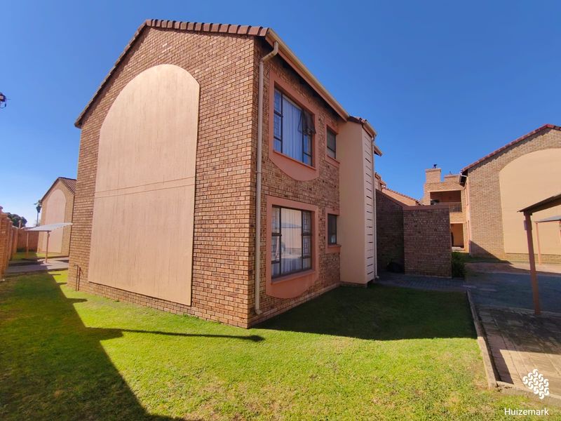 Beautiful Townhouse to Rent in Popular Complex – Vaalpark - Photo 2