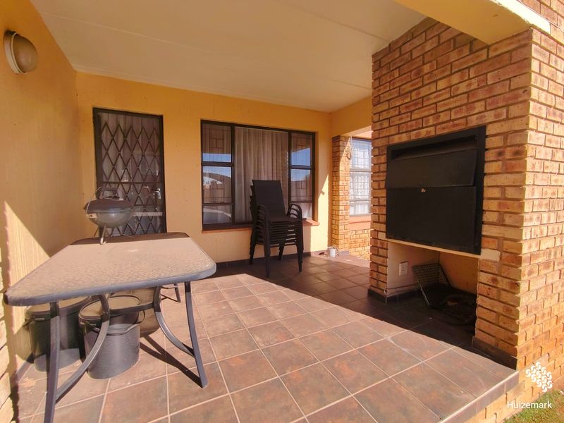 Beautiful Townhouse to Rent in Popular Complex – Vaalpark - Photo 10