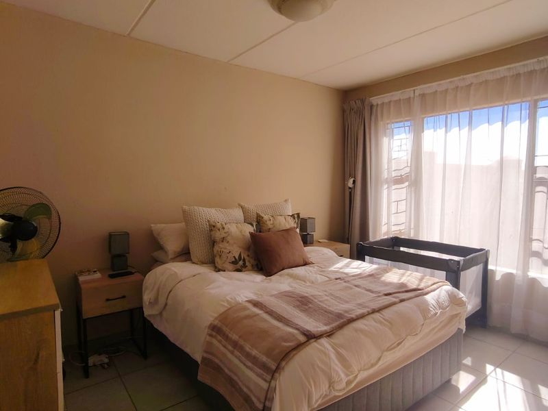 Beautiful Townhouse to Rent in Popular Complex – Vaalpark - Photo 6