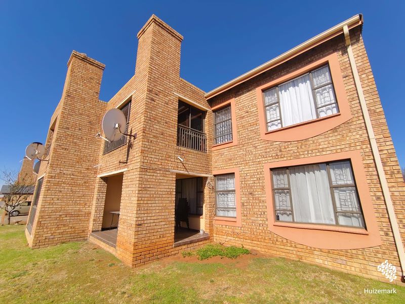 Beautiful Townhouse to Rent in Popular Complex – Vaalpark - Photo 1