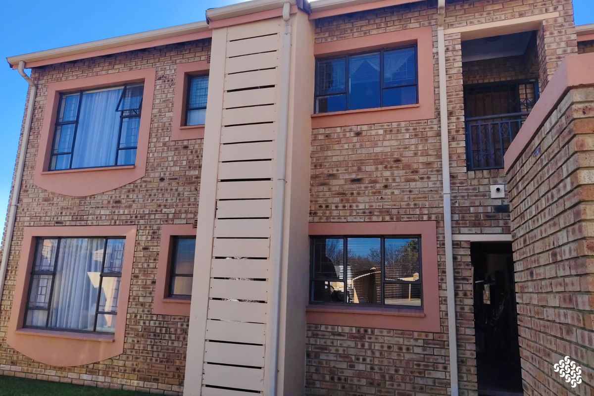 Beautiful Townhouse to Rent in Popular Complex – Vaalpark - Photo 3