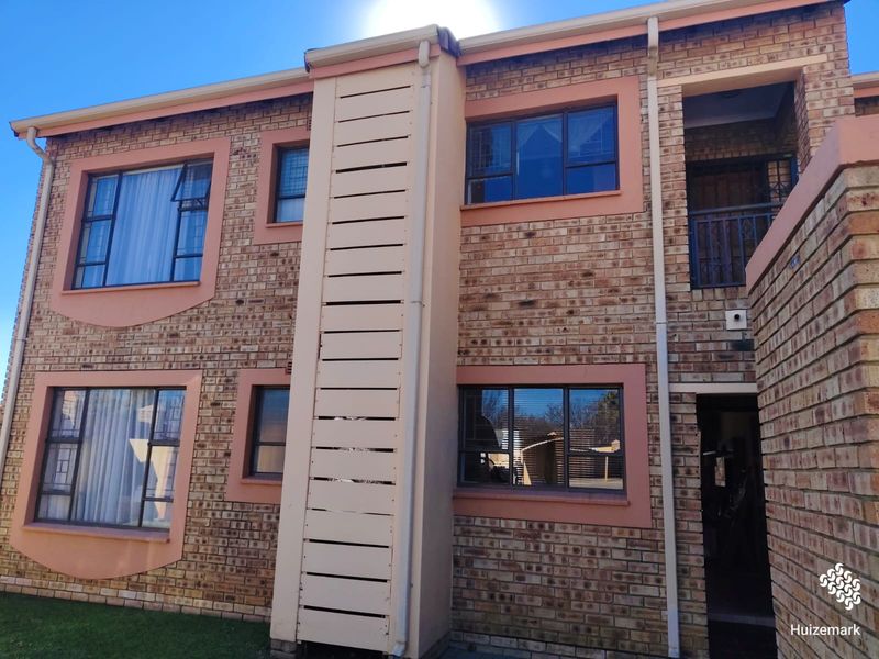 Beautiful Townhouse to Rent in Popular Complex – Vaalpark - Photo 3