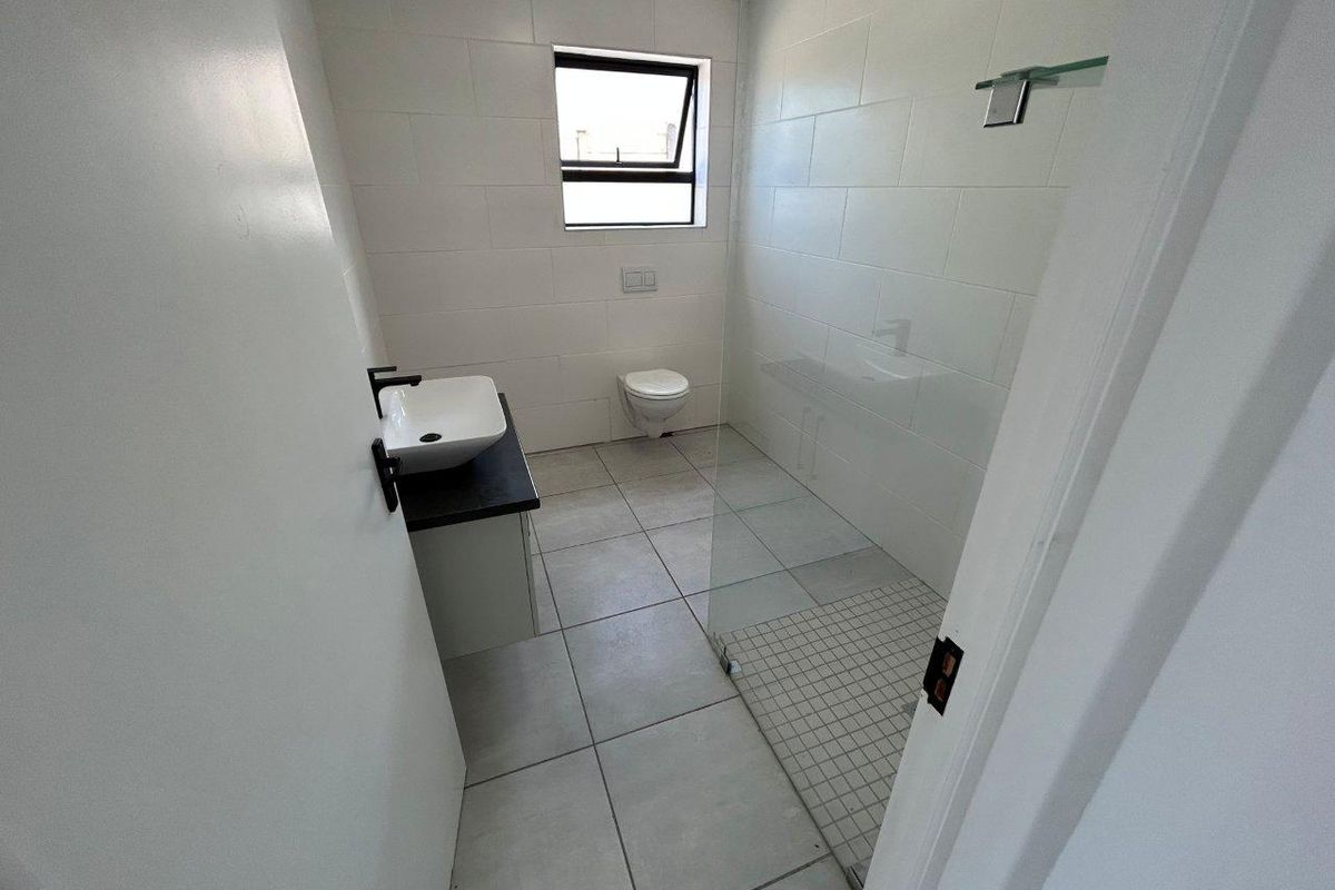 STUNNING NEW 5 BEDROOM HOUSE IN SOUGHT AFTER WAVECREST AREA - Photo 5