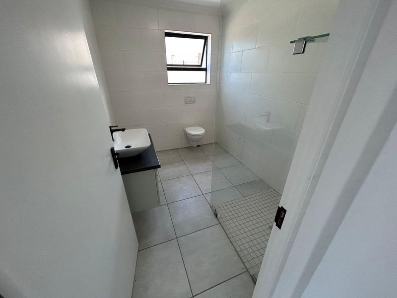 STUNNING NEW 5 BEDROOM HOUSE IN SOUGHT AFTER WAVECREST AREA - Photo 5