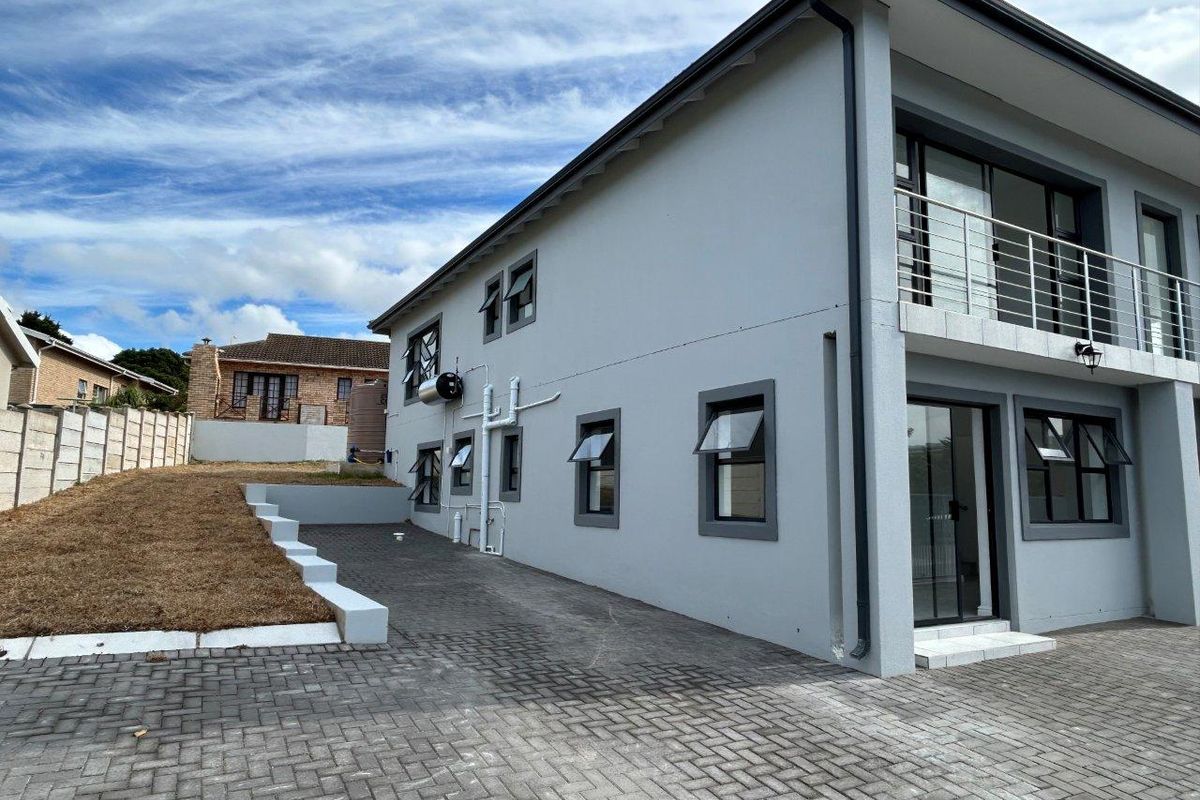 STUNNING NEW 5 BEDROOM HOUSE IN SOUGHT AFTER WAVECREST AREA - Photo 2