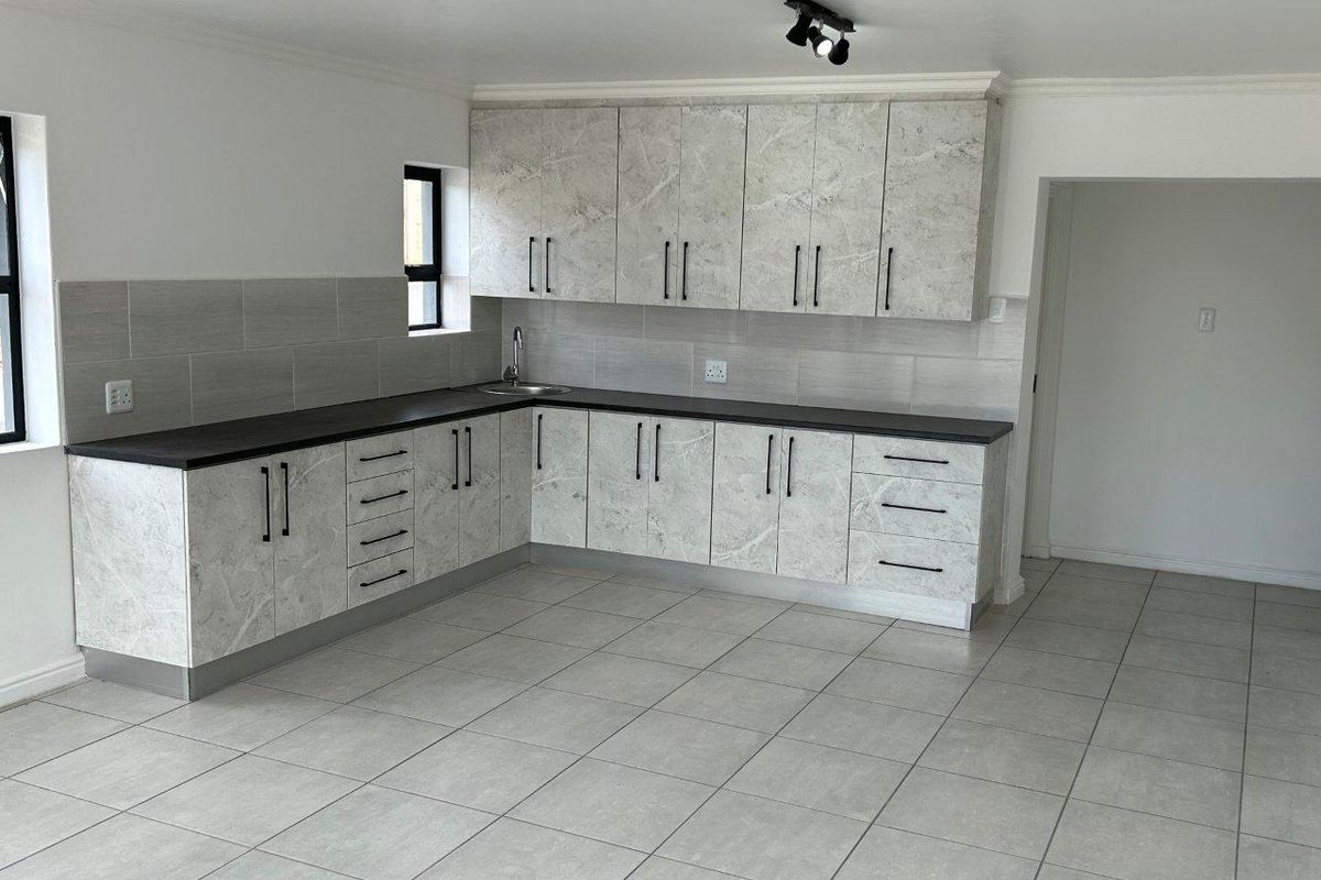 STUNNING NEW 5 BEDROOM HOUSE IN SOUGHT AFTER WAVECREST AREA - Photo 3