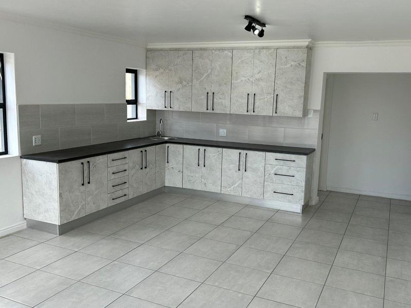 STUNNING NEW 5 BEDROOM HOUSE IN SOUGHT AFTER WAVECREST AREA - Photo 3