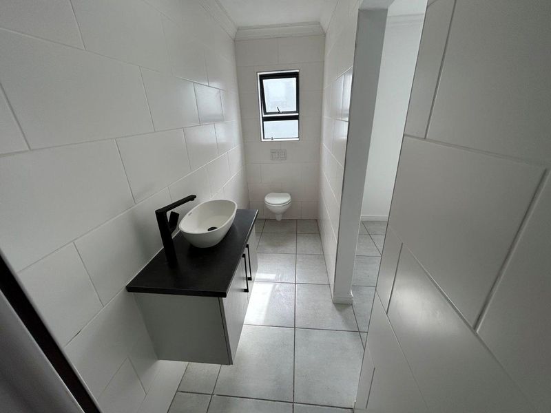 STUNNING NEW 5 BEDROOM HOUSE IN SOUGHT AFTER WAVECREST AREA - Photo 9