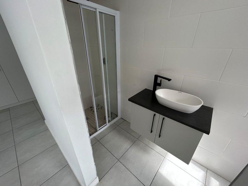 STUNNING NEW 5 BEDROOM HOUSE IN SOUGHT AFTER WAVECREST AREA - Photo 8