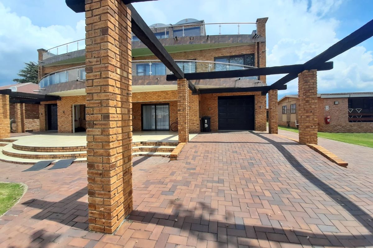 Your home away from home - Photo 2