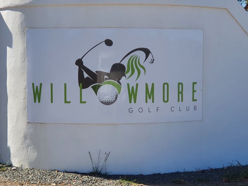 A view of the Willowmore Golf Club entrance signage mounted on a white boundary wall.