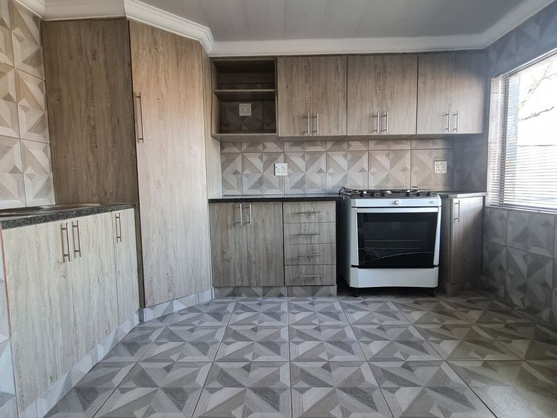 This modern house is situated close to very popular primary & high school in Sasolburg. - Photo 9