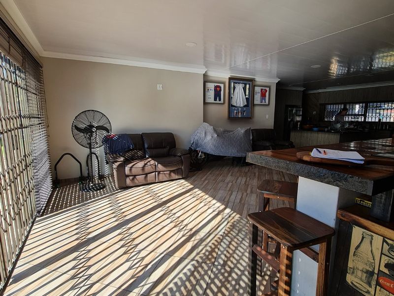 This modern house is situated close to very popular primary & high school in Sasolburg. - Photo 10