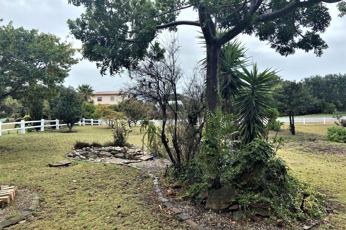 Spectacular 3-Bedroom Double-Story Home in Wave Crest - Photo 4