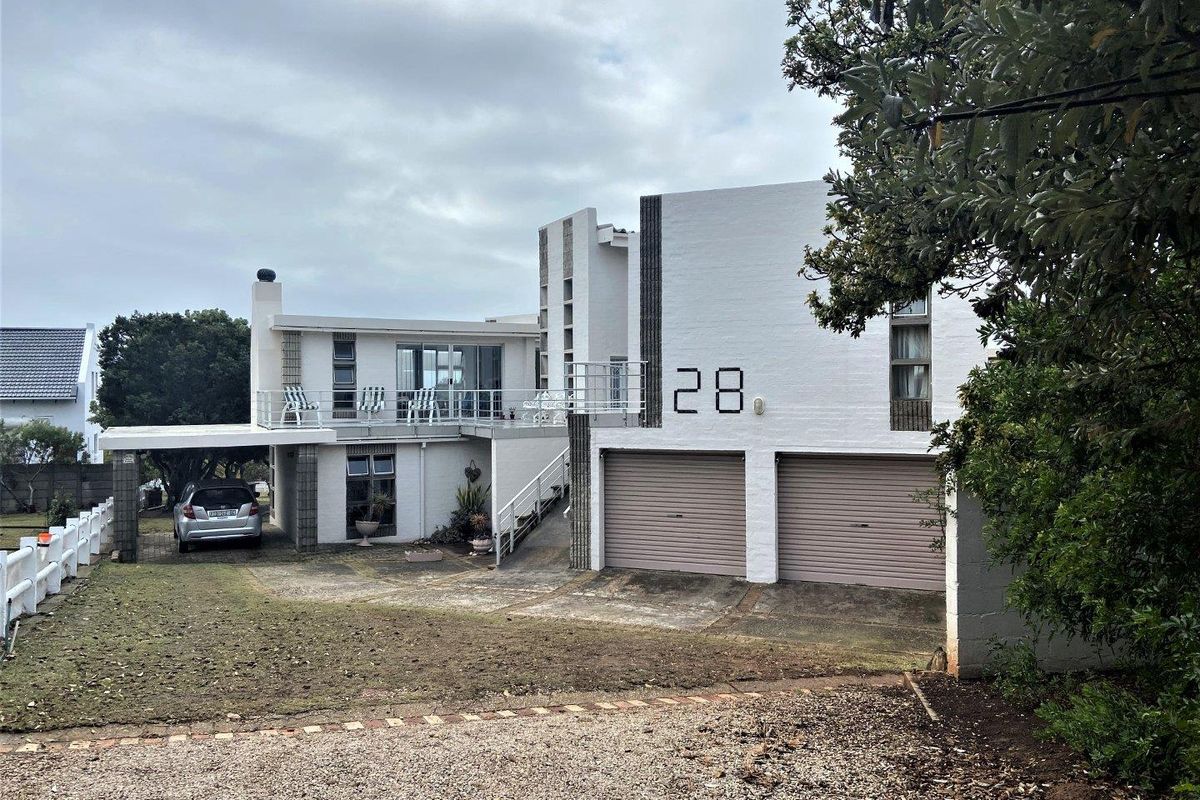 Spectacular 3-Bedroom Double-Story Home in Wave Crest - Photo 2