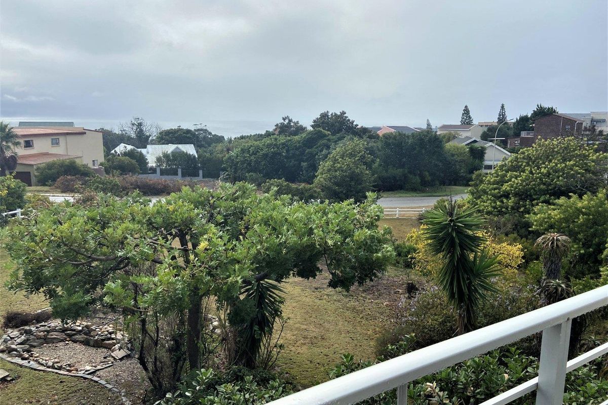 Spectacular 3-Bedroom Double-Story Home in Wave Crest - Photo 5