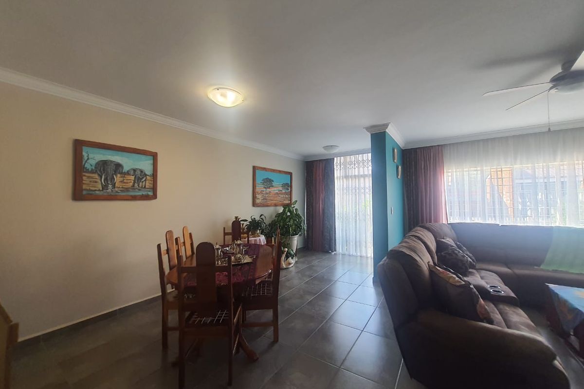 Flora Garden Townhouse (Very Secure Area) - Photo 5