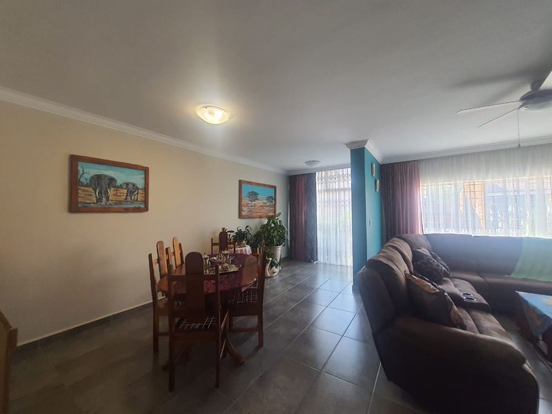 Flora Garden Townhouse (Very Secure Area) - Photo 5