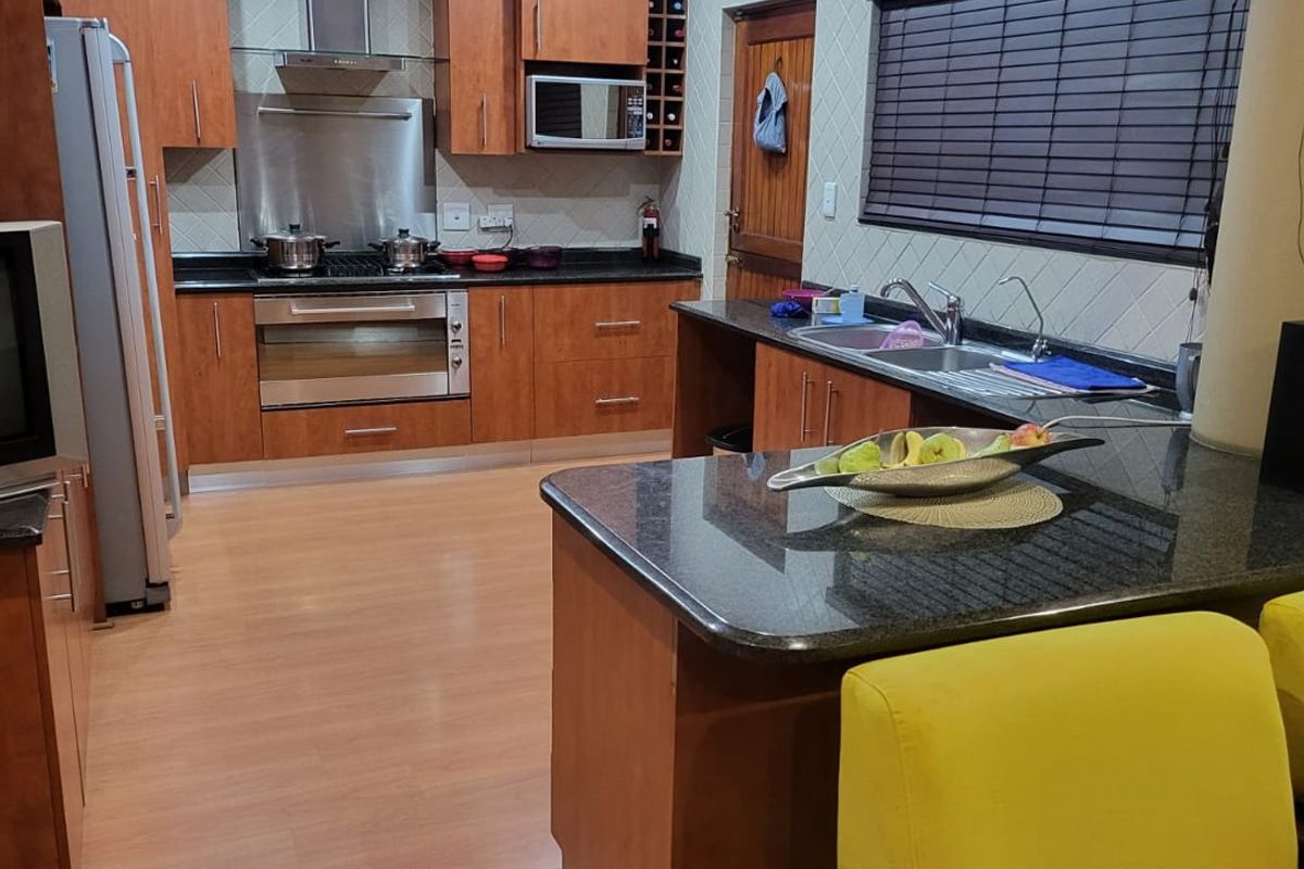 Modern townhouse for sale in Golf Estate - Photo 5