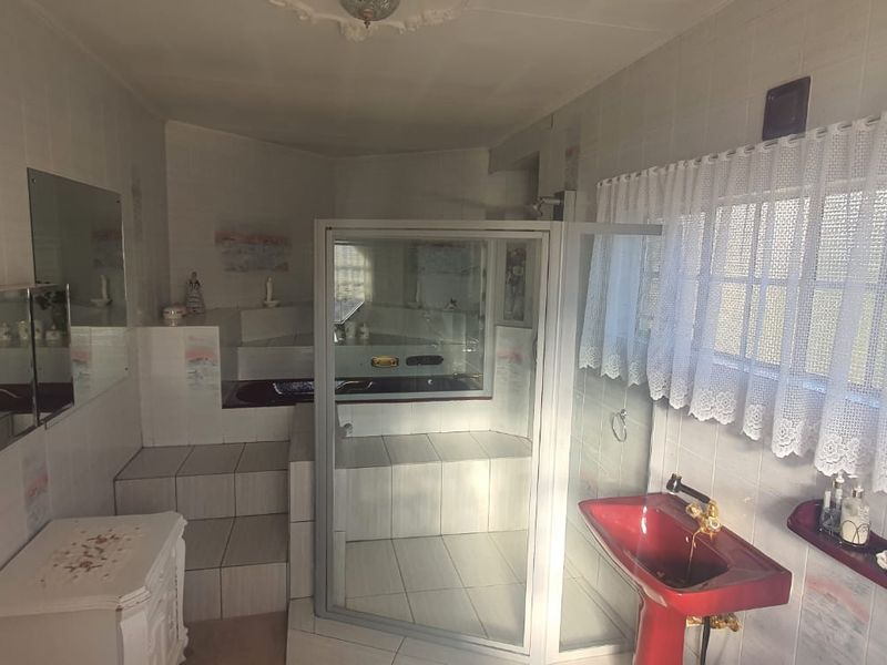 Well Maintained low maintenance home in three rivers east with a flat - Photo 7