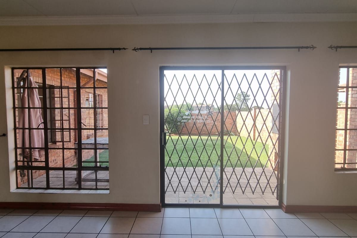 Townhouse to rent in Sasolburg - Photo 5