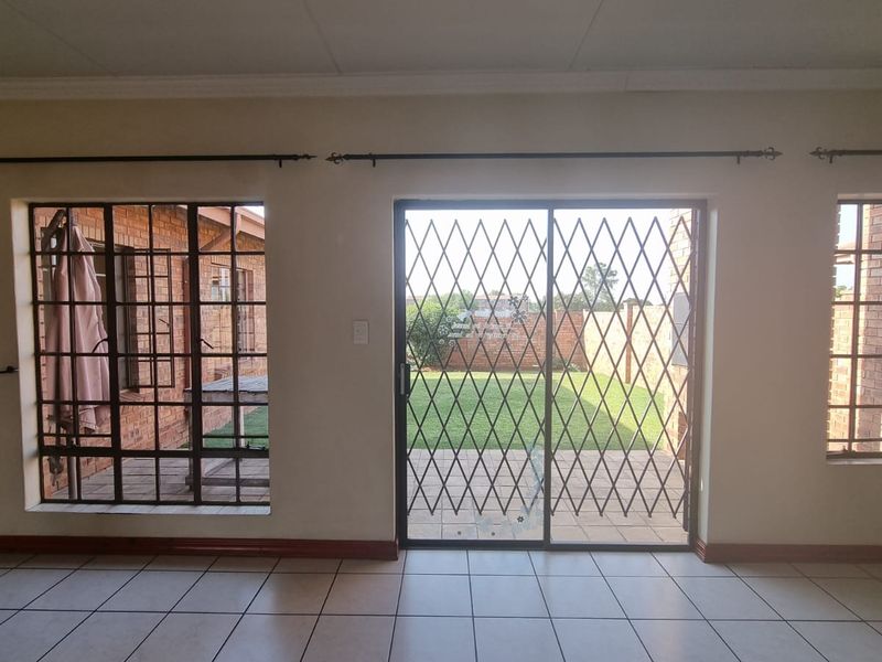Townhouse to rent in Sasolburg - Photo 5