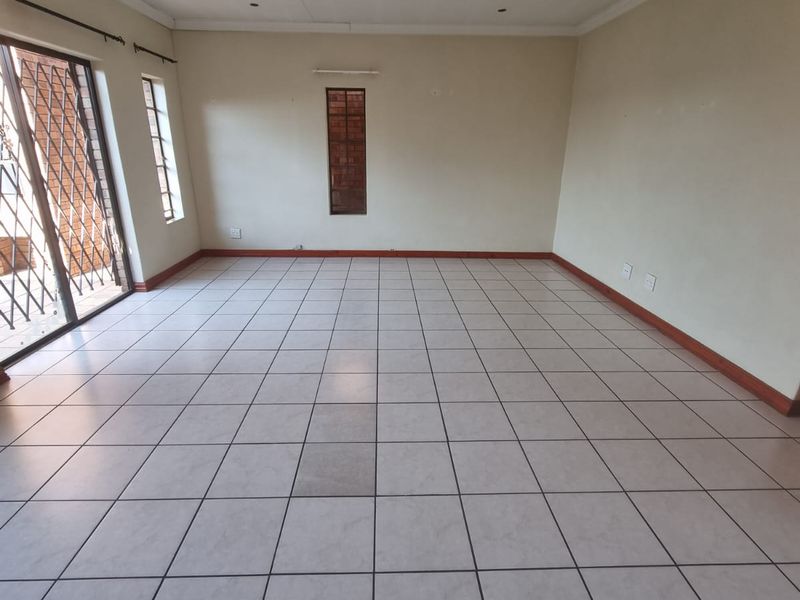 Townhouse to rent in Sasolburg - Photo 4