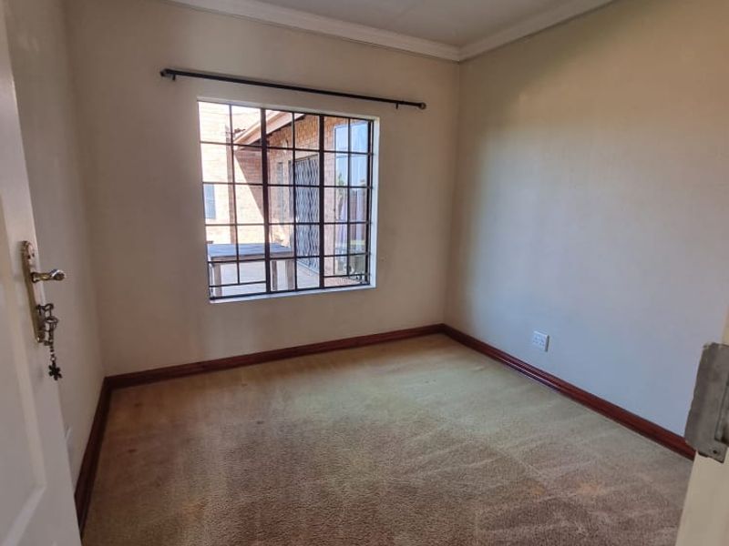 Townhouse to rent in Sasolburg - Photo 9