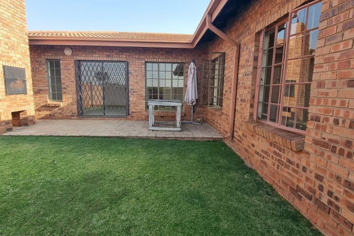Townhouse to rent in Sasolburg - Photo 2