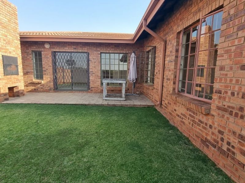Townhouse to rent in Sasolburg - Photo 2