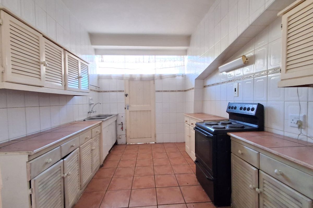 3 Bedroom apartment with own private back yard and complex play area for the little ones. - Photo 5