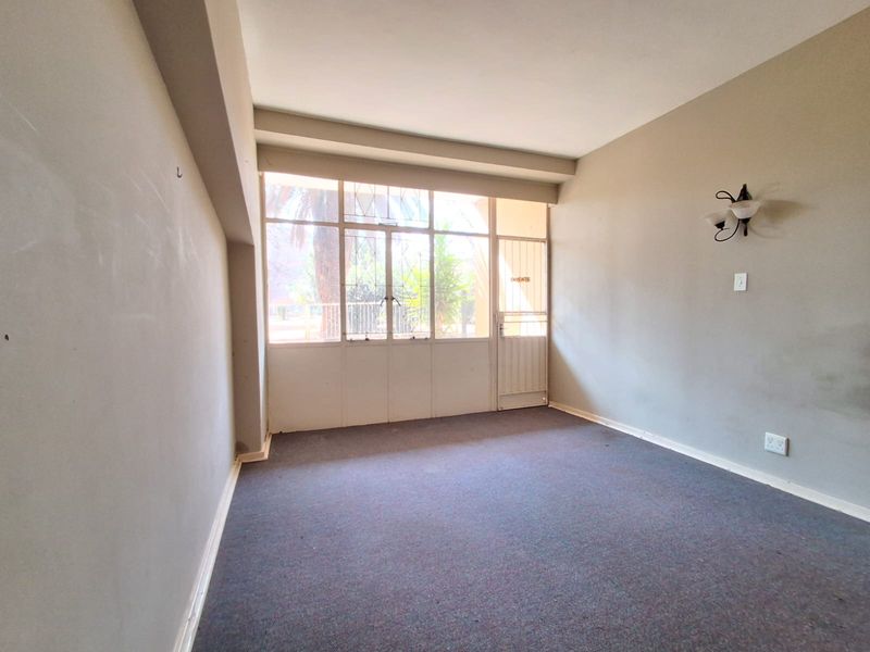 3 Bedroom apartment with own private back yard and complex play area for the little ones. - Photo 7