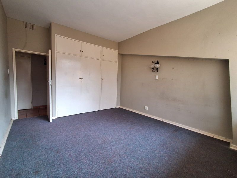 3 Bedroom apartment with own private back yard and complex play area for the little ones. - Photo 10