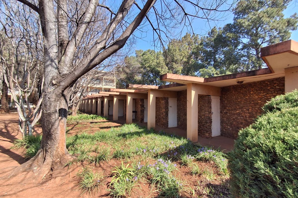 3 Bedroom apartment with own private back yard and complex play area for the little ones. - Photo 3