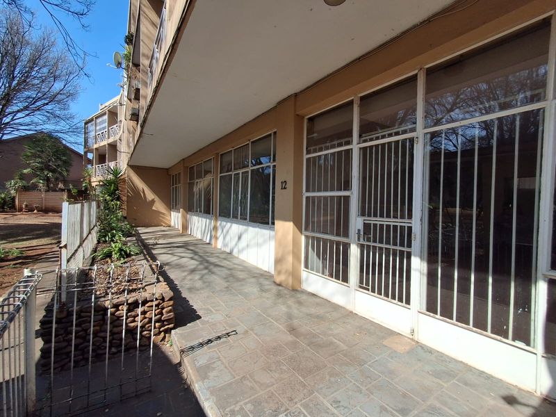 3 Bedroom apartment with own private back yard and complex play area for the little ones. - Photo 2