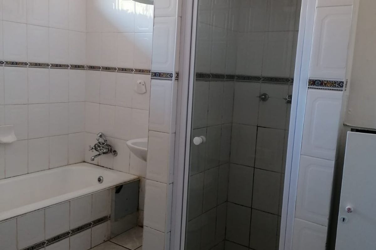 2 Bedroom flat for sale in Three Rivers - Photo 3