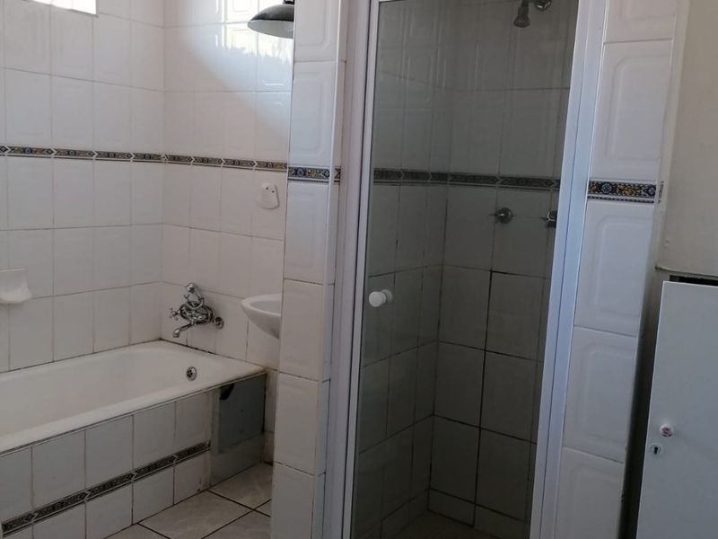 2 Bedroom flat for sale in Three Rivers - Photo 3