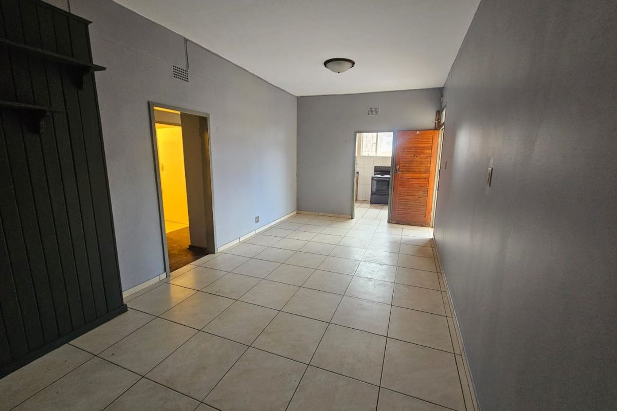 2 Bedroom flat for sale in Three Rivers - Photo 2