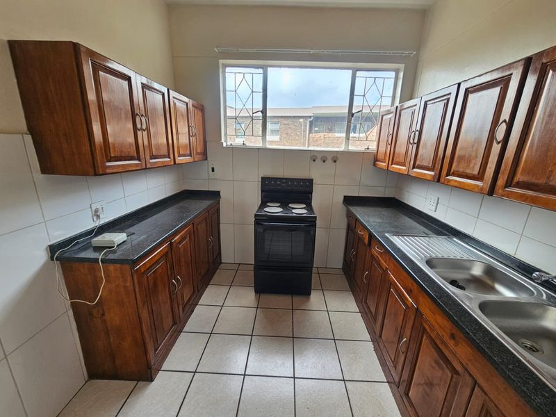 2 Bedroom flat for sale in Three Rivers - Photo 7