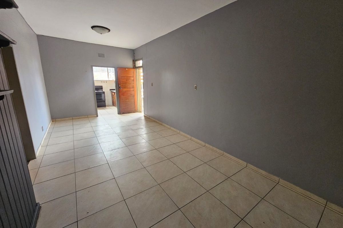 2 Bedroom flat for sale in Three Rivers - Photo 5