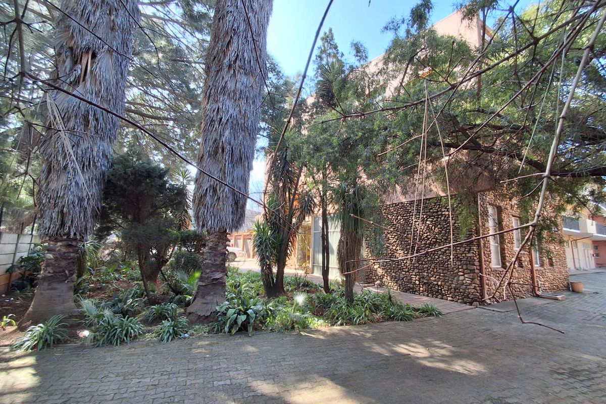 Spacious Spacious 1 Bedroom Flat at well kept and secure complex in Three Rivers.. - Photo 4