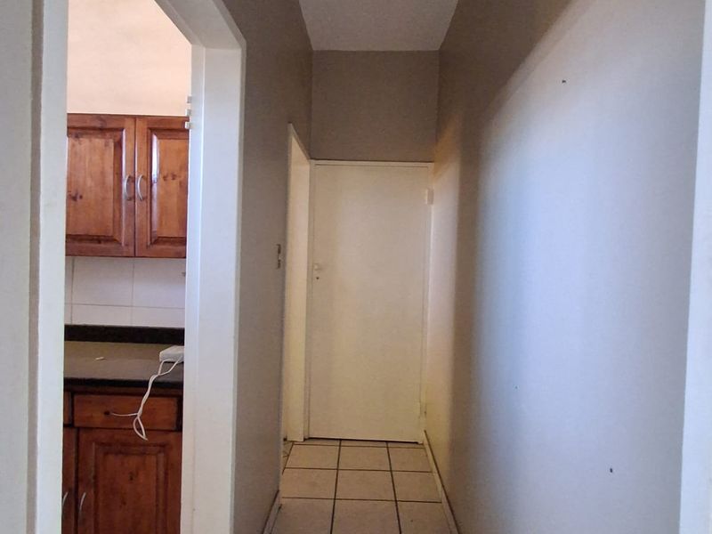 Spacious Spacious 1 Bedroom Flat at well kept and secure complex in Three Rivers.. - Photo 9