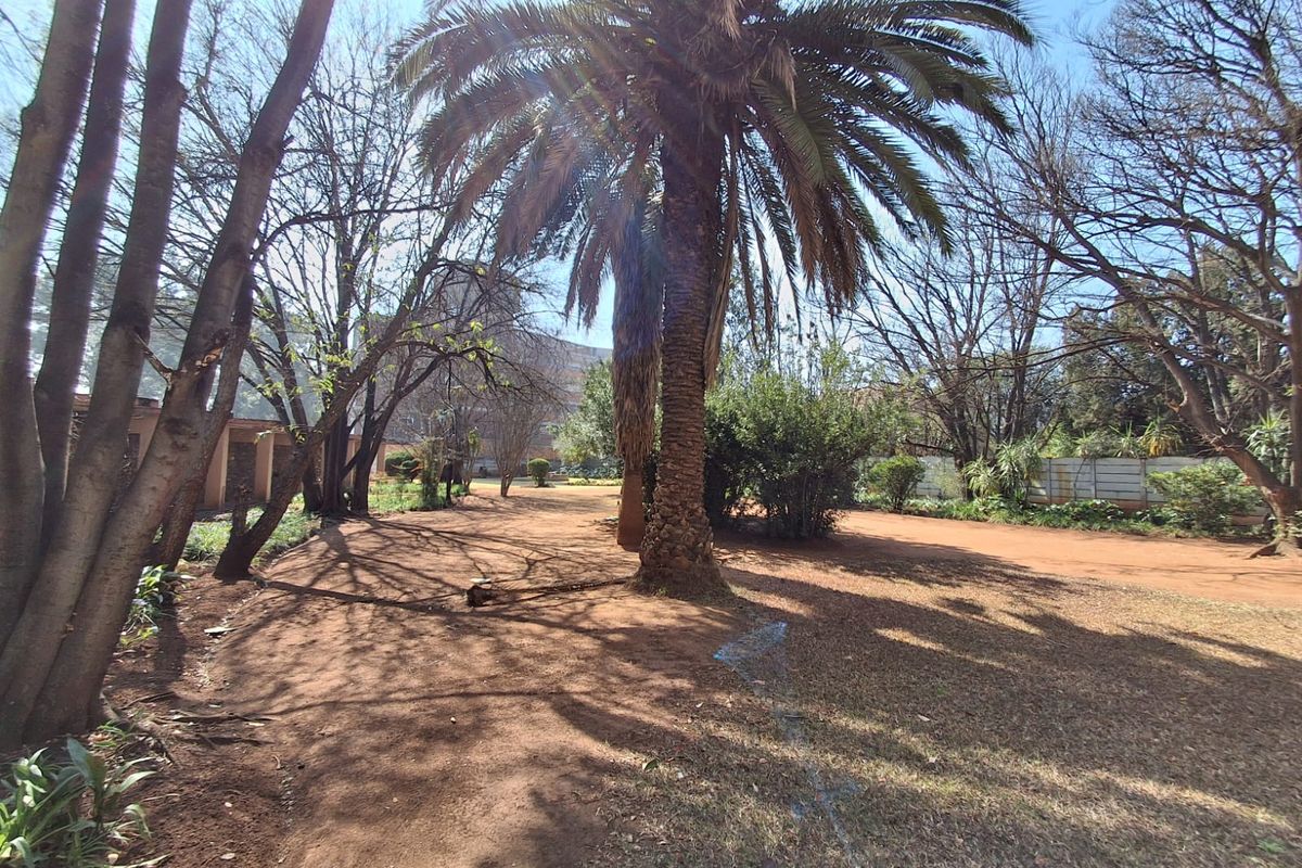 Spacious Spacious 1 Bedroom Flat at well kept and secure complex in Three Rivers.. - Photo 3