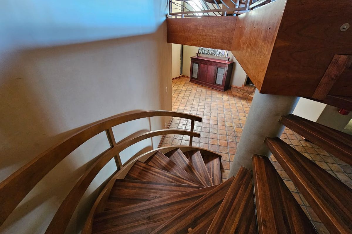 Luxury Riverfront Property.. - Photo 3