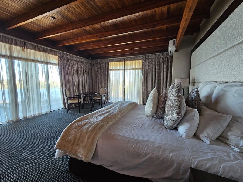 Luxury Riverfront Property.. - Photo 6