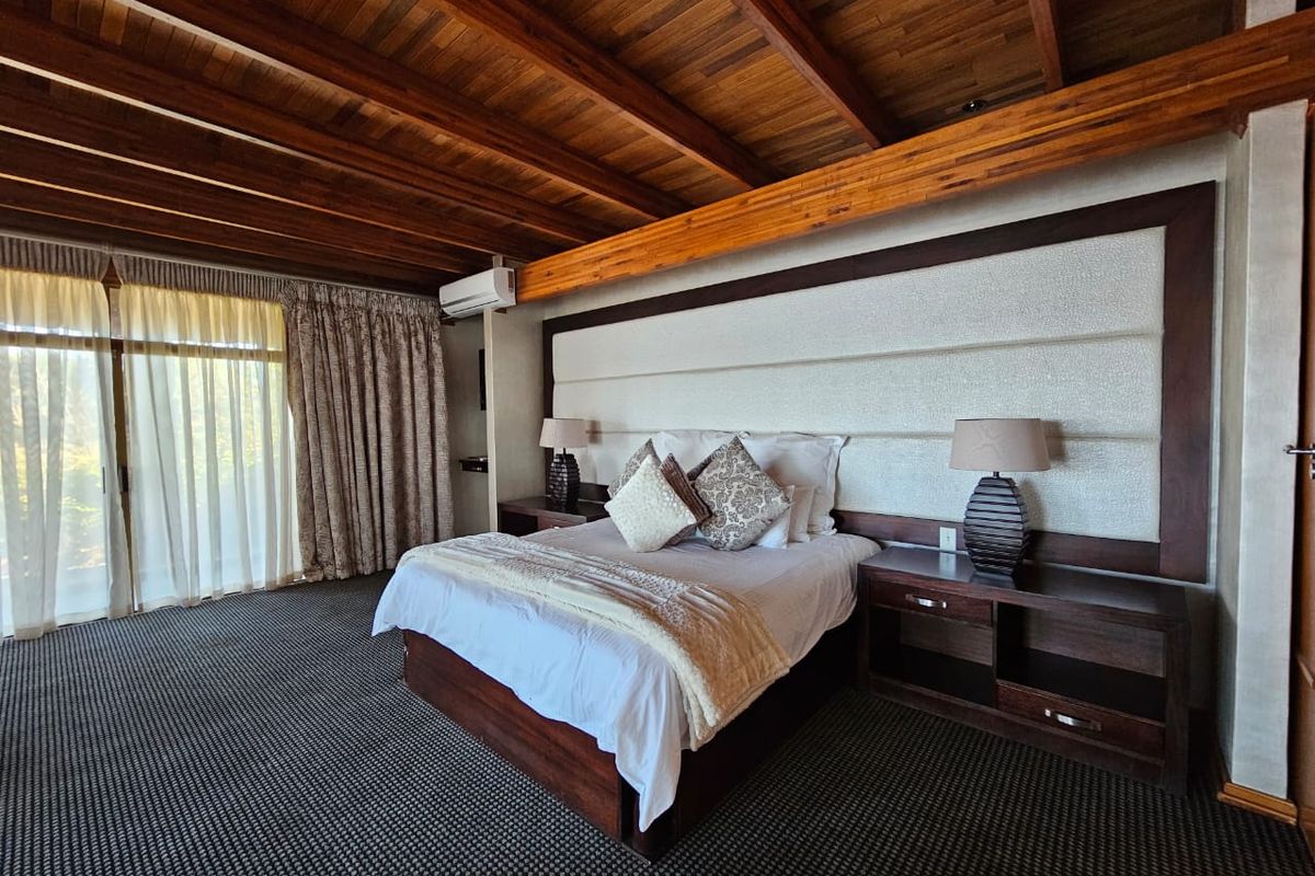 Luxury Riverfront Property.. - Photo 5